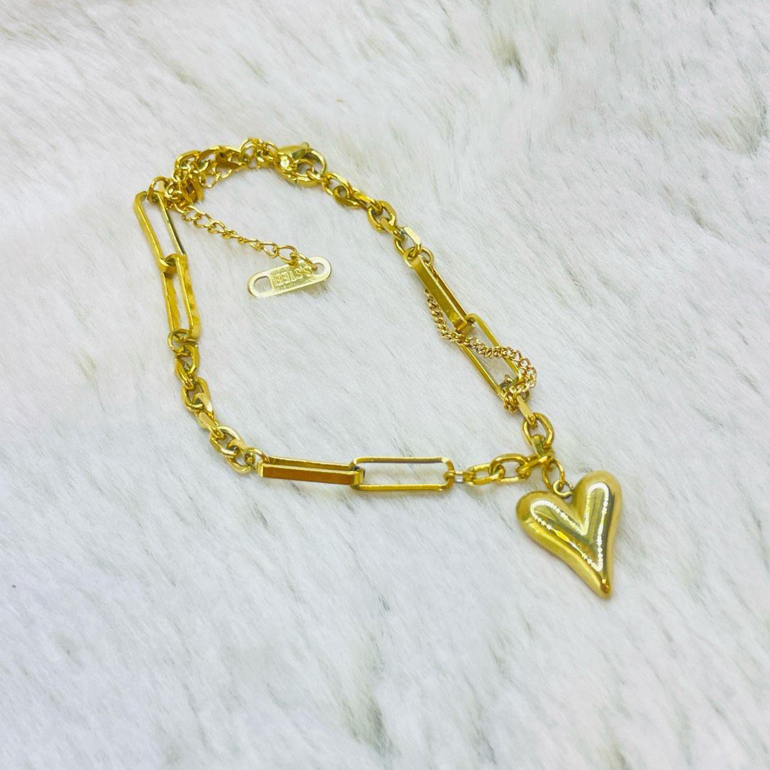 Sleek V-Heart Charm Bracelet