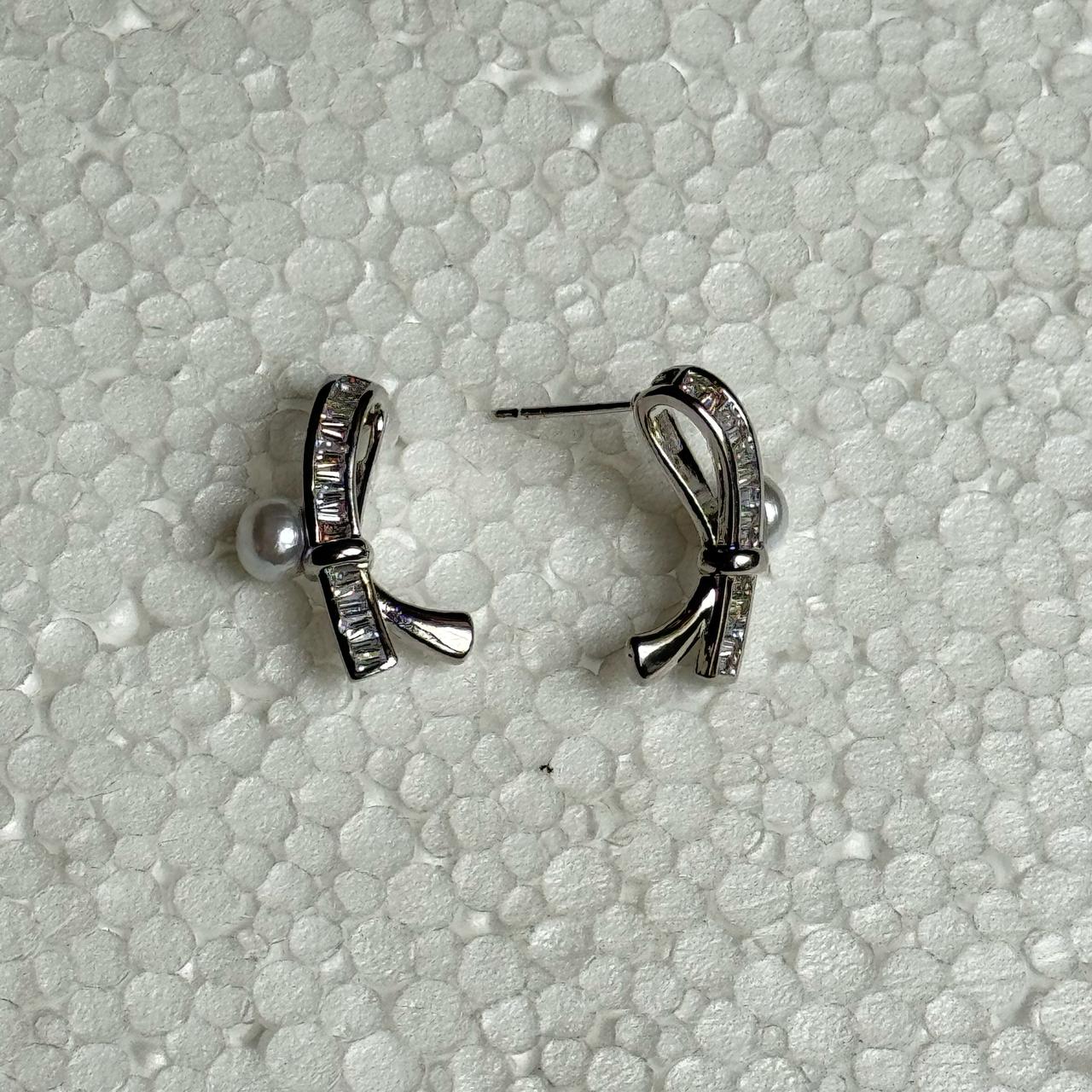 Gleaming Curve Drop Earrings