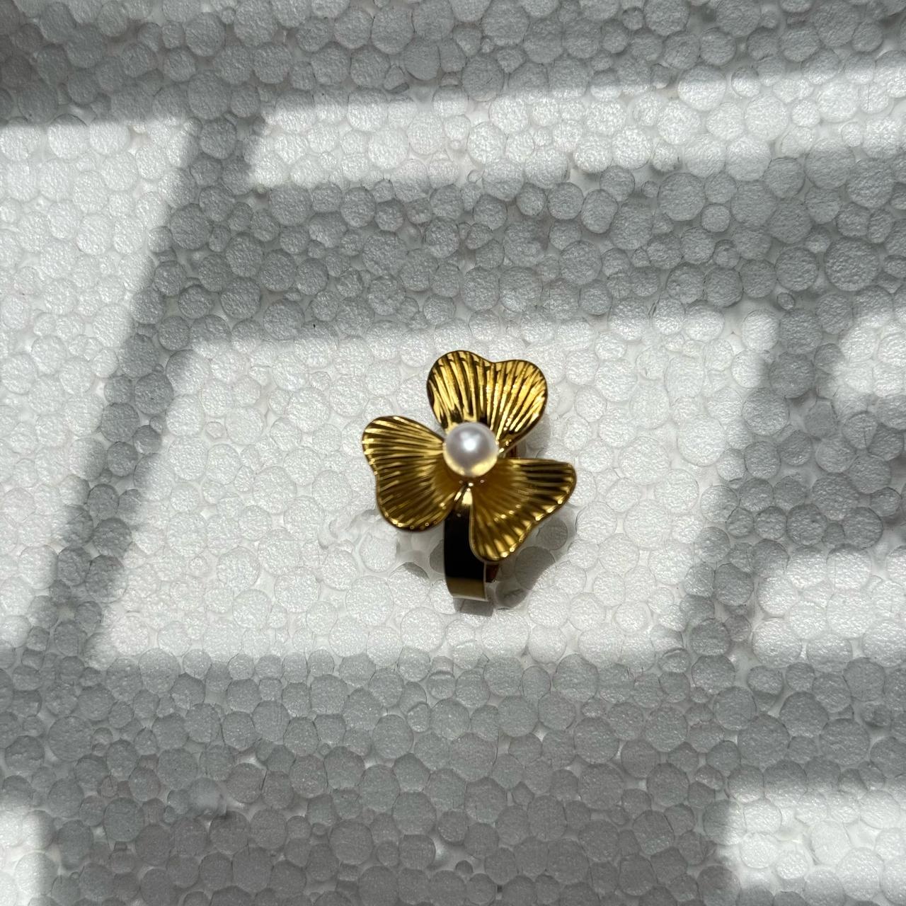 Golden Petal Pearl Ring