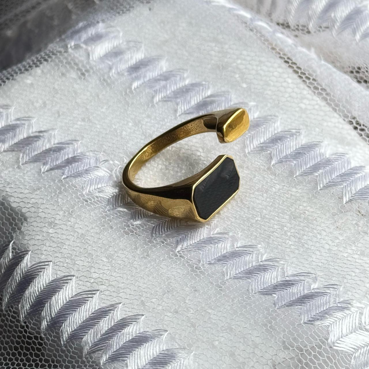 Bold Horizon Split Ring