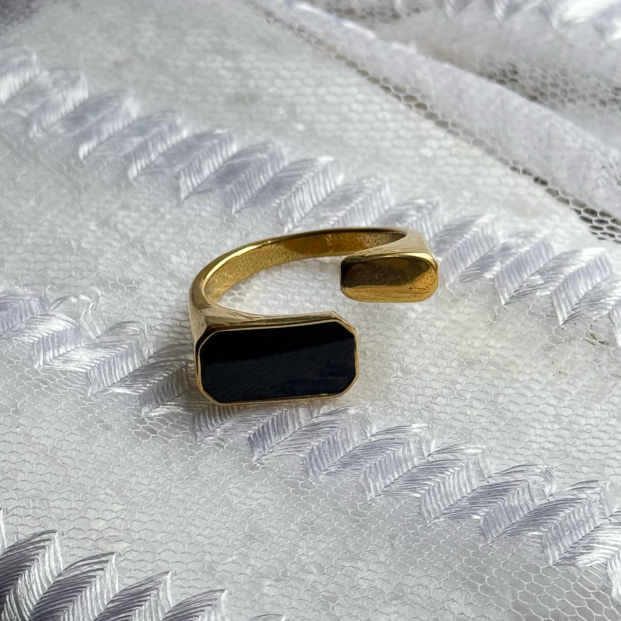 Bold Horizon Split Ring