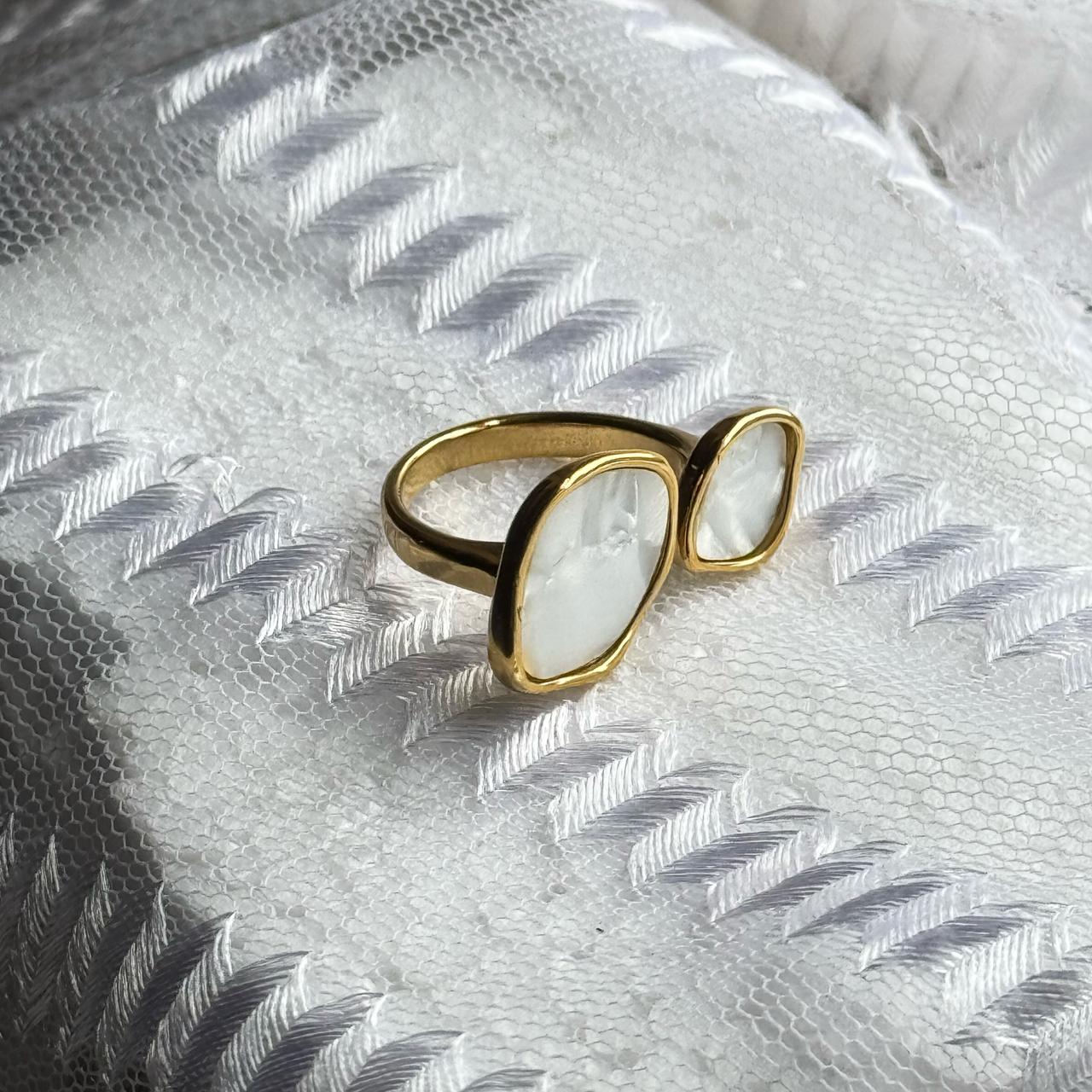 Elegant Stone Split Ring