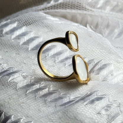 Elegant Stone Split Ring