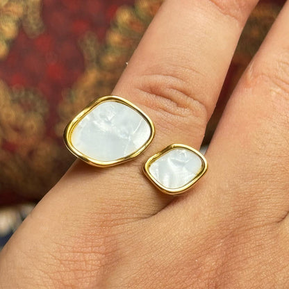 Elegant Stone Split Ring