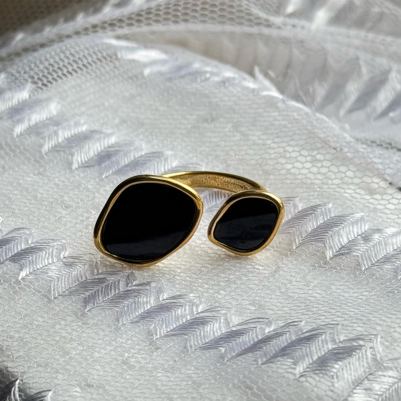 Elegant Stone Split Ring