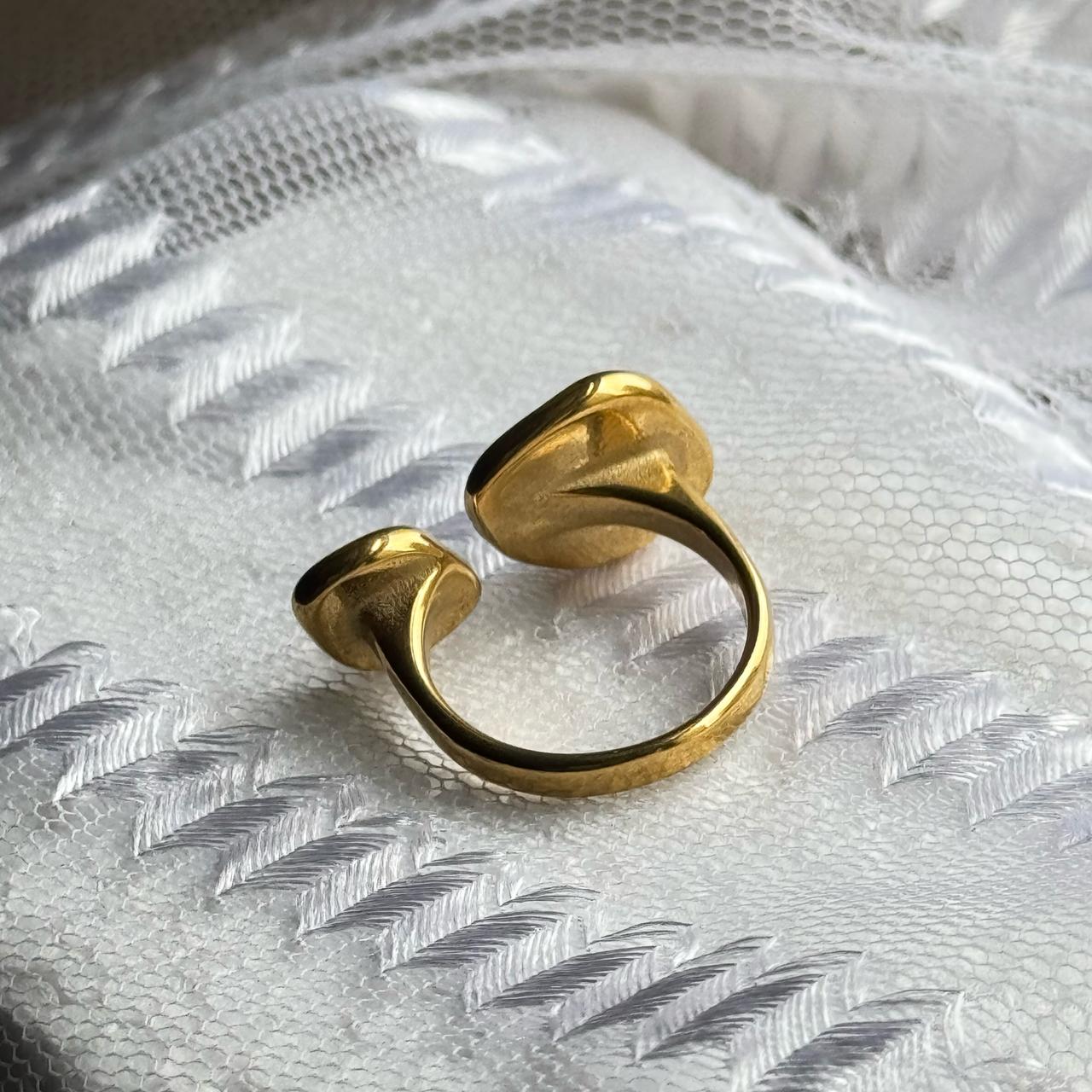 Elegant Stone Split Ring