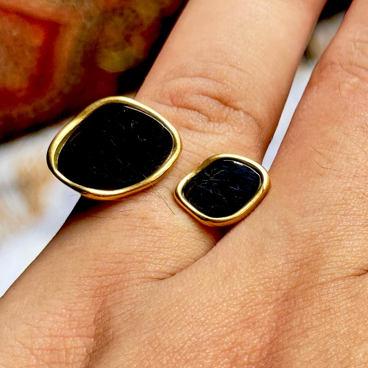 Elegant Stone Split Ring