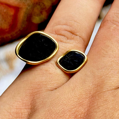 Elegant Stone Split Ring