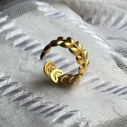 Golden Laurel Leaf Ring