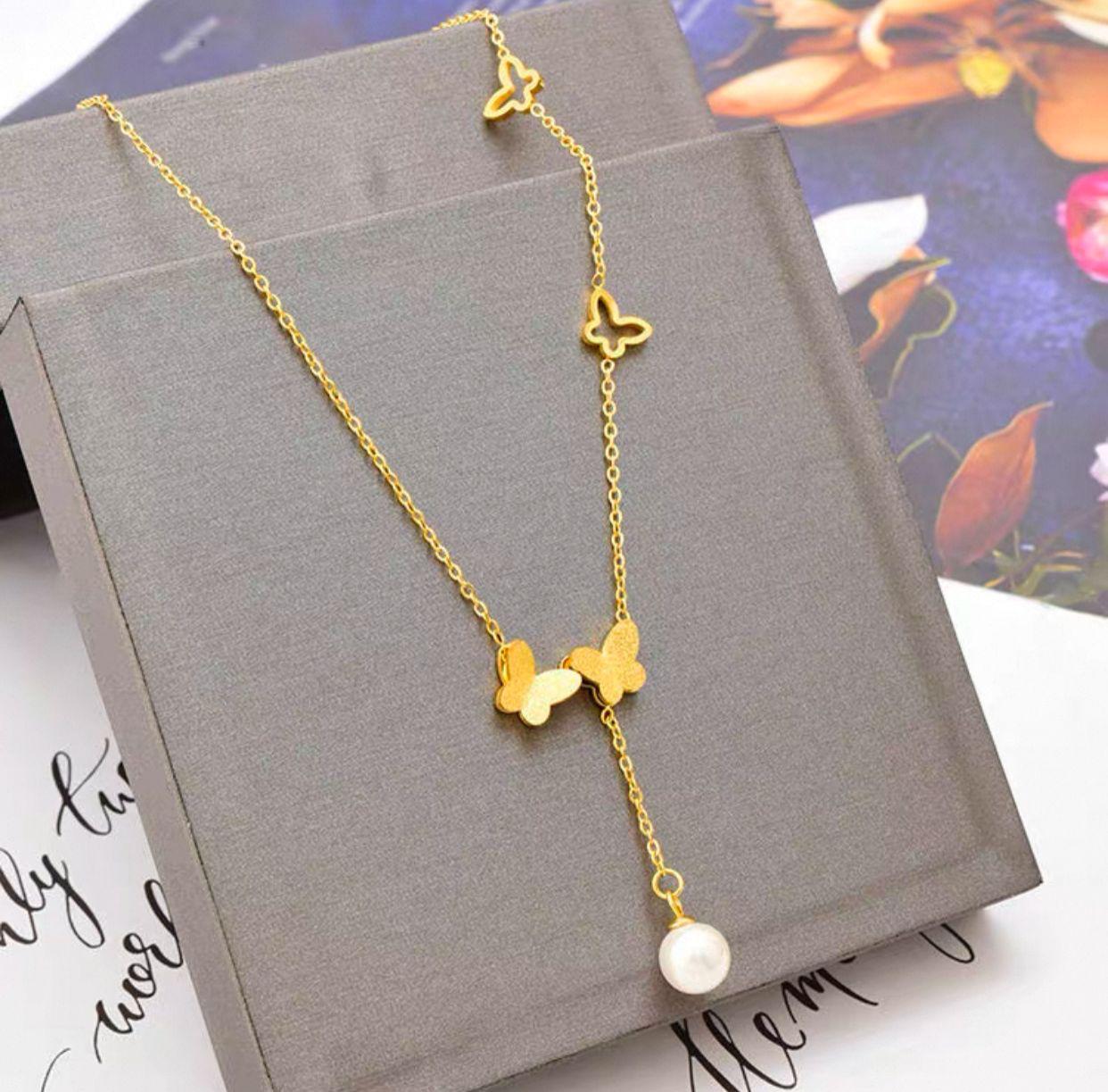 Golden Flight Pearl Necklace