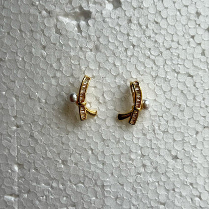 Gleaming Curve Drop Earrings