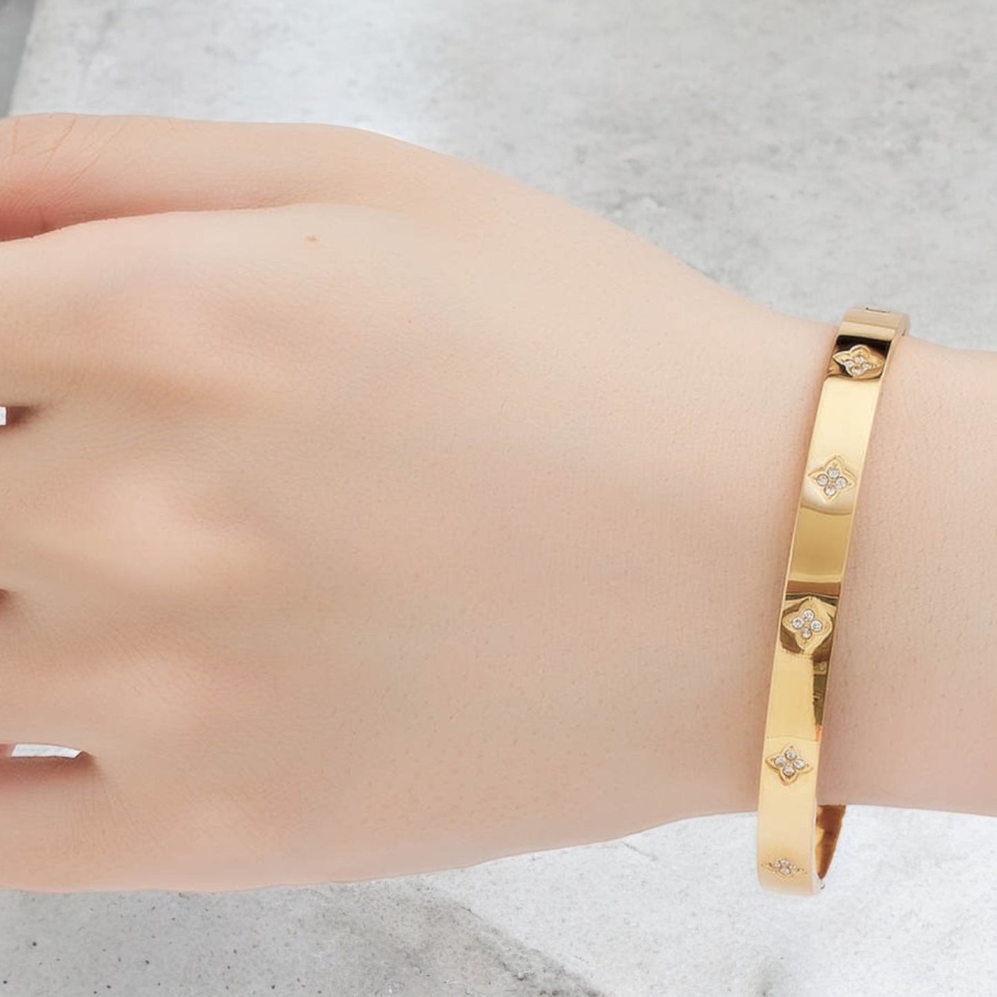 Bangle Bracelet Clover with Zircons (Unisex)