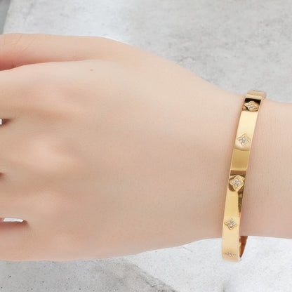 Bangle Bracelet Clover with Zircons (Unisex)