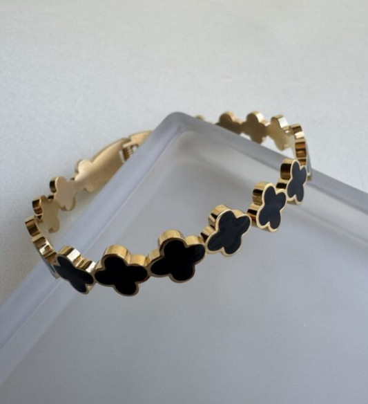 Black flower clover pendant