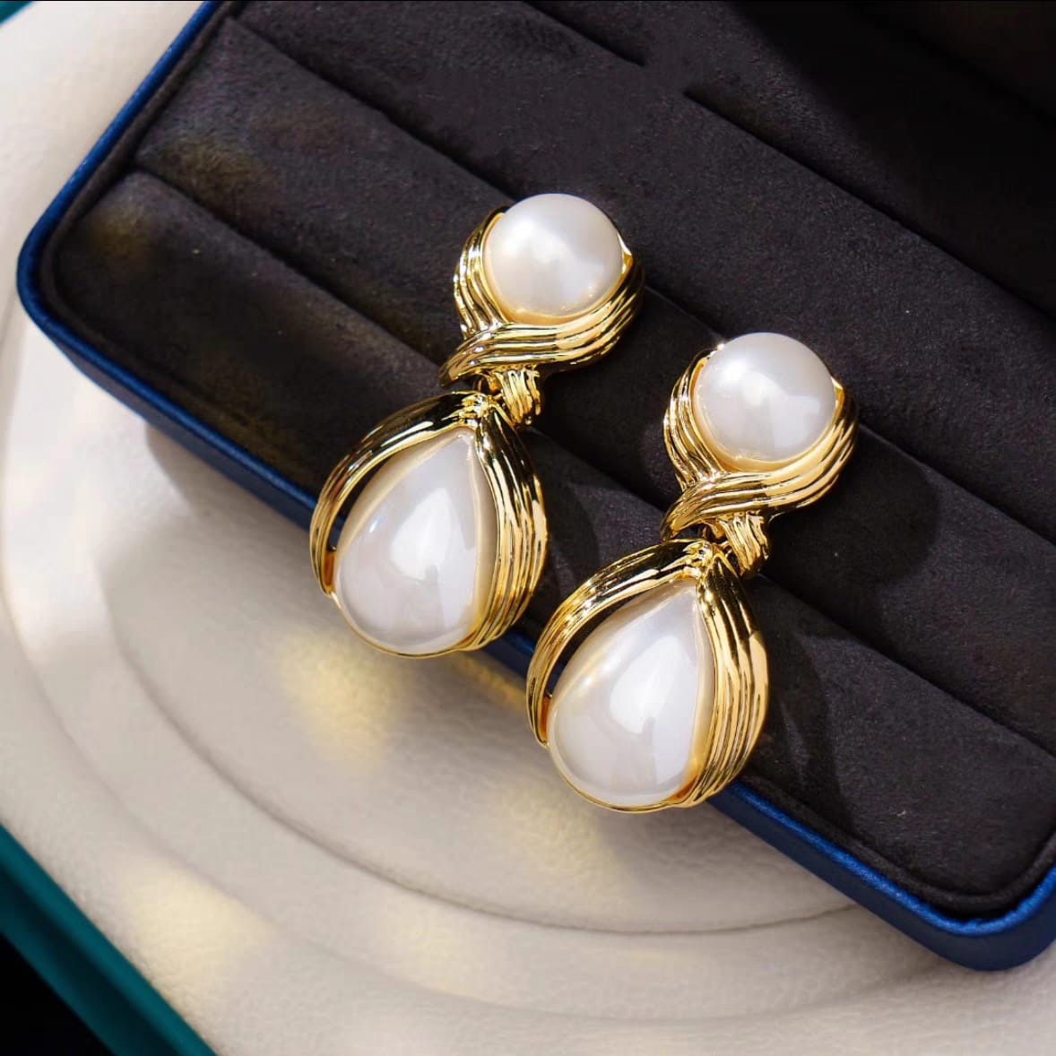 Golden Teardrop Pearls Earing