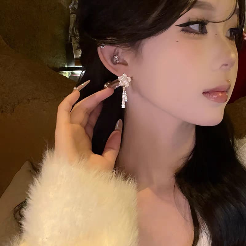 Crystal Bloom Drop Earing