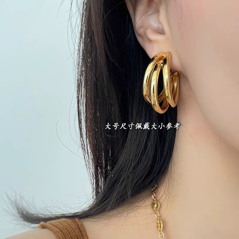 Bold Twist Hoops Earing