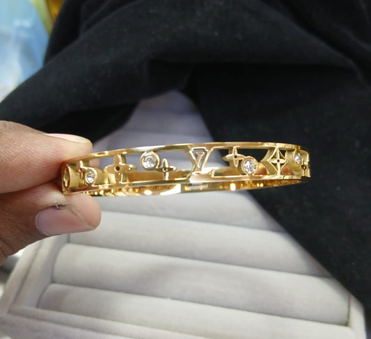 Shimmering Louis Grace Pendant