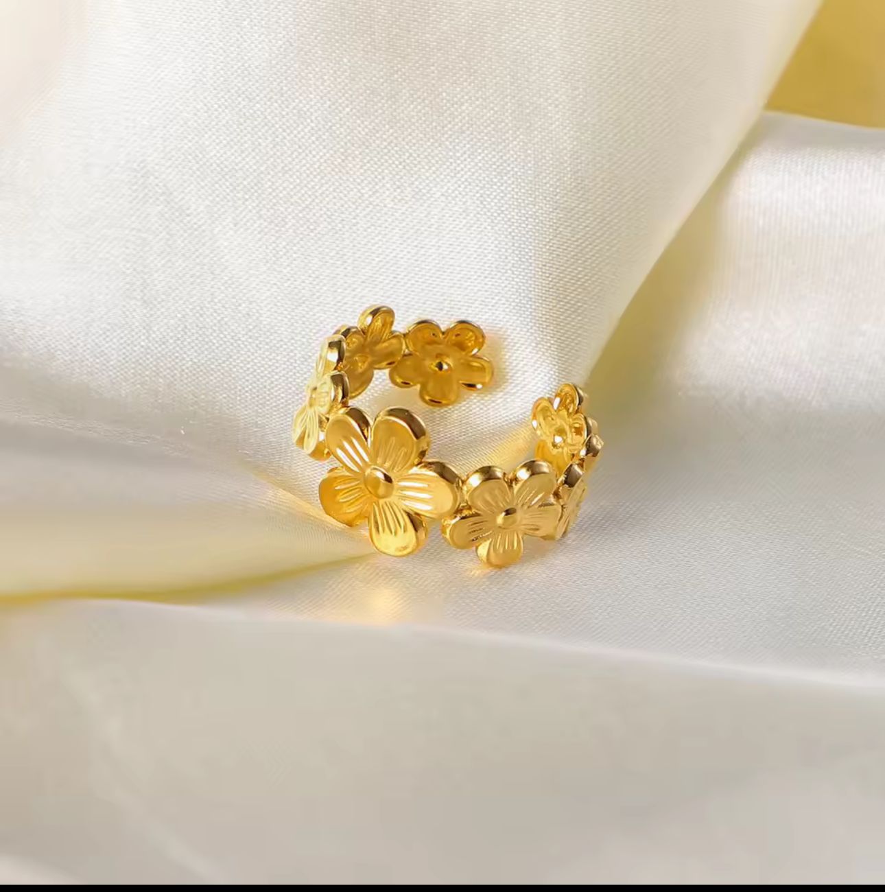 Sunlit Flower Gold Ring